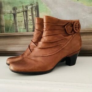 Cobb Hill New Balance Women's 8.5W Brown Side Zip Buckle Draped Leather Booties